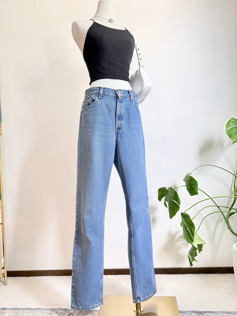Vintage Levi’s 550 Relaxed Fit Tapered Leg Jeans Made in USA 2002 Minimalist 90s